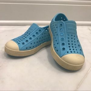 Native C6 pair of shoes